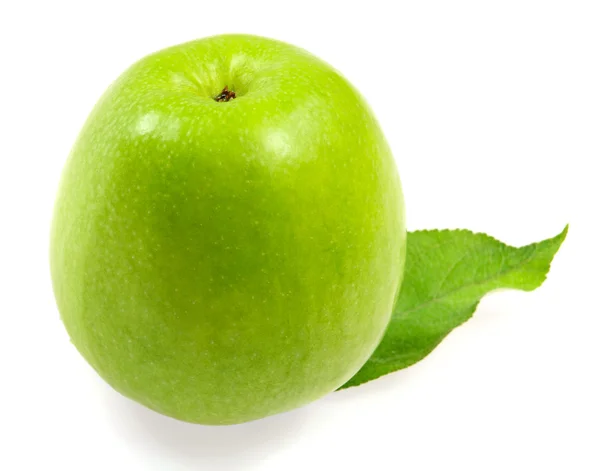 Frischer grüner Apfel mit grünem Blatt — Stockfoto