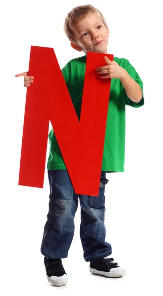 手紙「n」の少年 — ストック写真