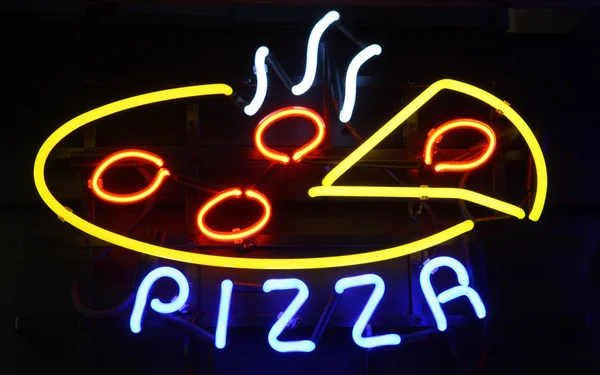 Φωτεινή επιγραφή πίτσα σε μαύρο — Φωτογραφία Αρχείου