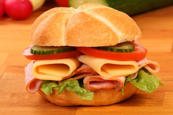Crusty white roll filled with ham and salad — Stock Photo, Image