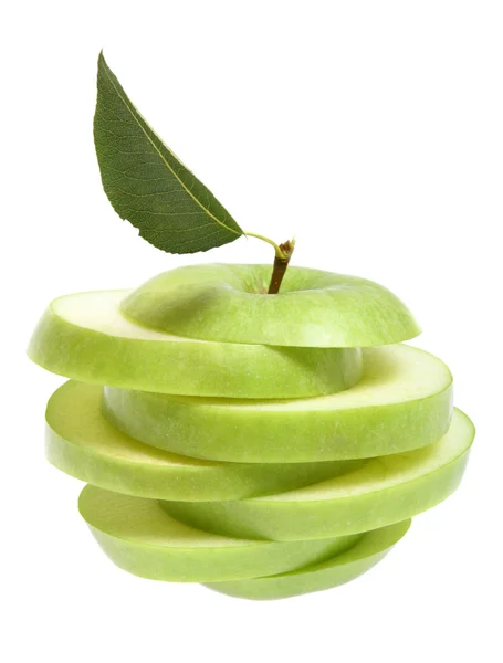 Manzana verde fresca madura cortada con hoja —  Fotos de Stock