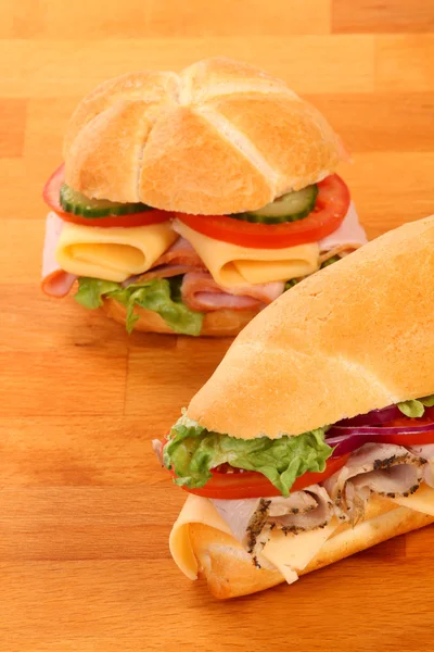 Ham, cheese and salad sandwiches — Stock Photo, Image