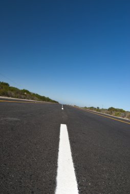 mavi gökyüzünün yukarıda olan yol
