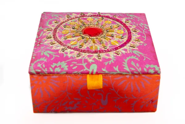 Caixa de jóias vermelha quadrada — Fotografia de Stock