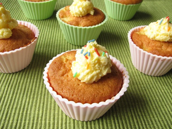 Muffins com creme de manteiga — Fotografia de Stock