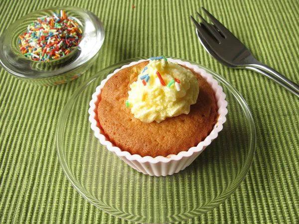 Muffins with butter cream — Stock Photo, Image