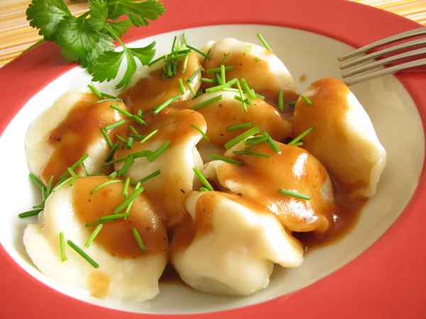 Pelmeni into mushroom cream sauce — Stock Photo, Image