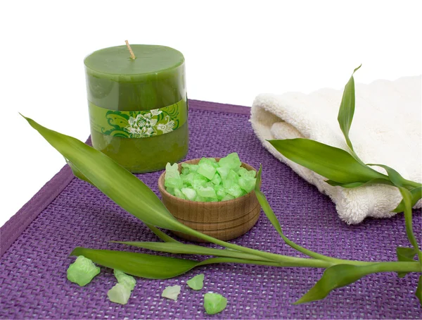 Sal de banho, vela aromática e bambu — Fotografia de Stock