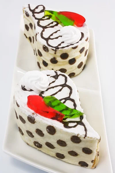 Pastel de vainilla-chocolate esponja con gelatina — Foto de Stock
