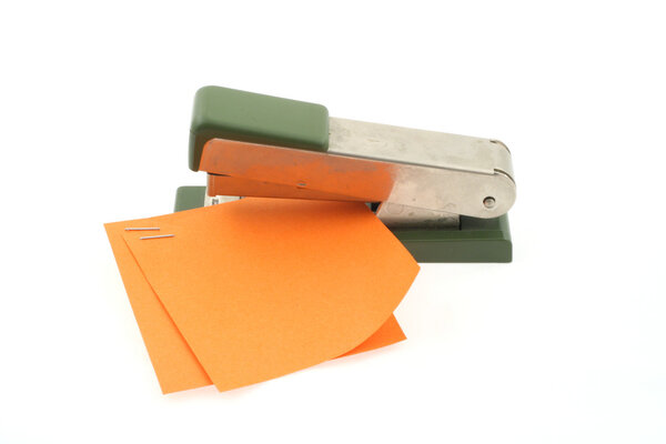 Степлер за работой
