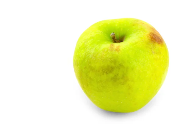 Grönt äpple på vit — Stockfoto
