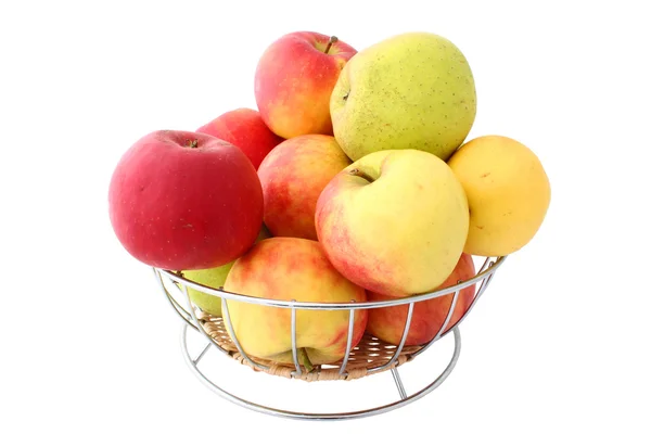 Korg full av äpplen - ren vit — Stockfoto