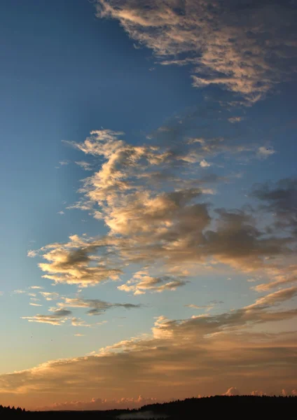 Nubes en el horizonte — Foto de Stock