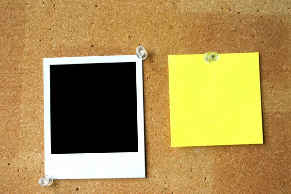 Photo frame and yellow note — Stock Photo, Image