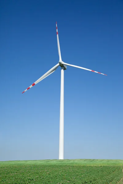 Jediné Větrná turbína — Stock fotografie