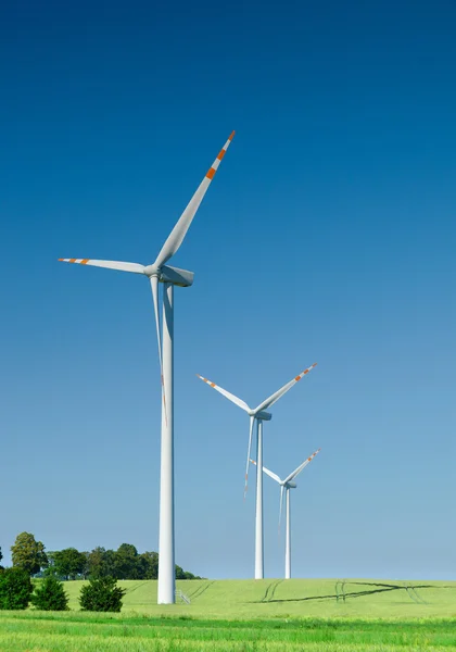 Three wind turbines on green field — Stock Photo, Image