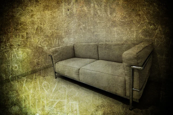Καναπές σε ένα δωμάτιο — Φωτογραφία Αρχείου