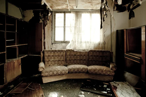 Комната после пожара — стоковое фото