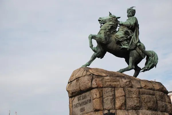 Памятник знаменитому украинцу — стоковое фото