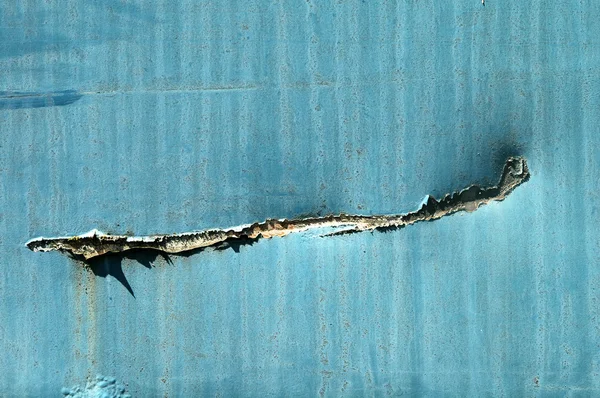 Металлическая поверхность с синей краской и ржавчиной — стоковое фото
