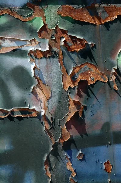 金属表面的铁锈和涂鸦 — 图库照片