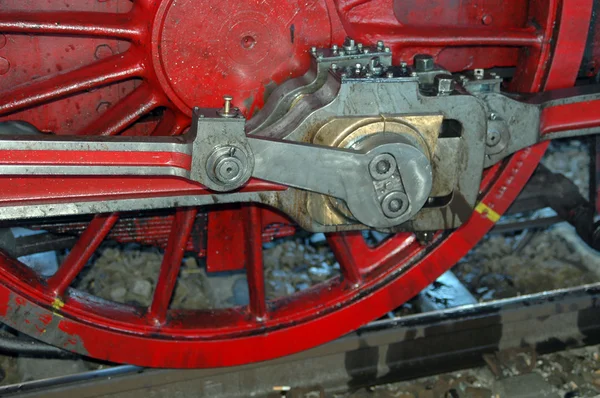 Červené kolečko starou parní lokomotivou — Stock fotografie