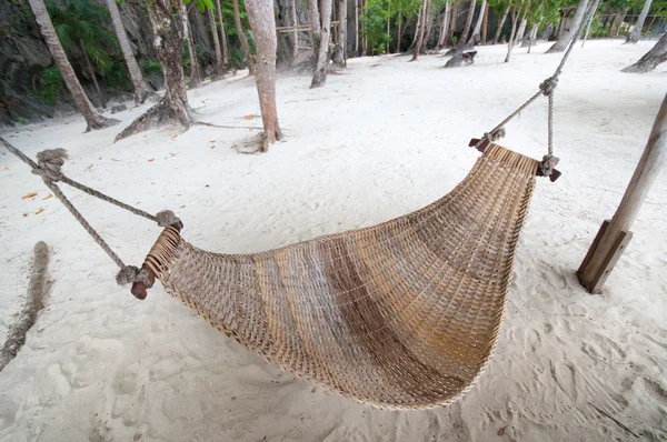Empty hammock at the beach — Stock Photo, Image