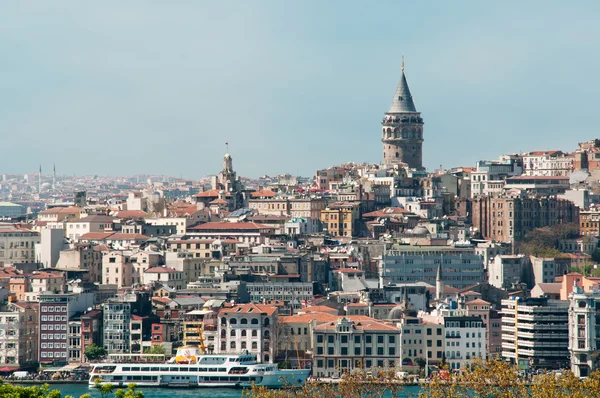 Istanbul und der galata-turm — Stockfoto
