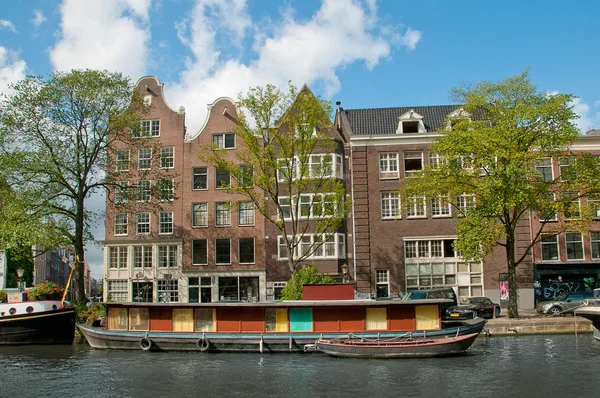 Egy csatorna Amszterdamban — Stock Fotó