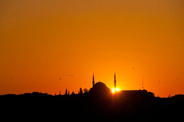 Istanbulin auringonlasku — kuvapankkivalokuva
