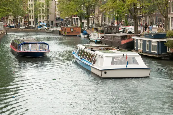 Barcos em Amsterdã — Fotografia de Stock