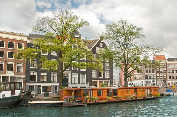 Boot huis in amsterdam — Stockfoto