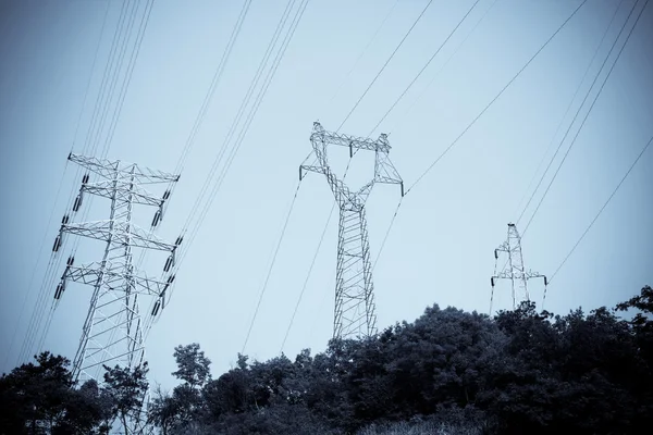 Elektriciteit toren en lijn — Stockfoto