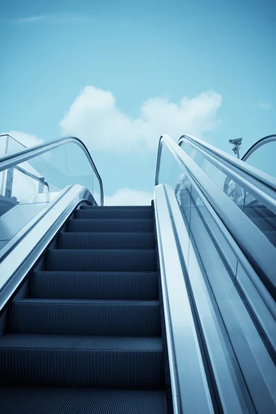Escaleras mecánicas al cielo — Foto de Stock