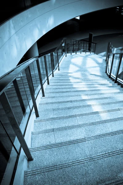 Merdivenler bodruma giden — Stok fotoğraf