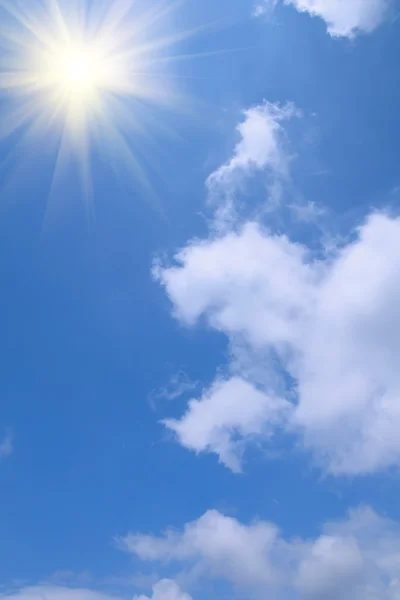 Sonniger Himmel Hintergrund — Stockfoto