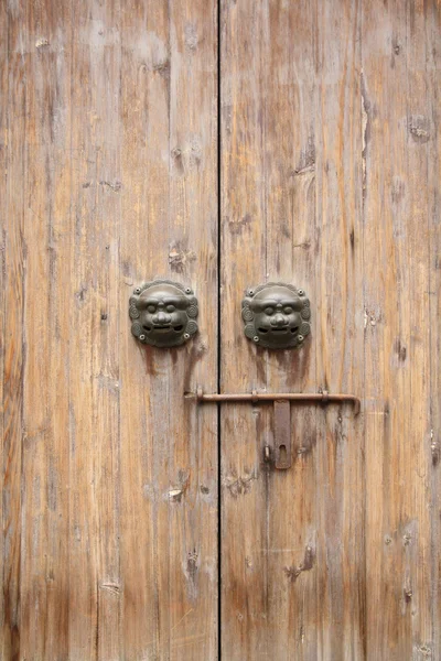 Κινεζική παραδοσιακή ξύλινη πόρτα — Φωτογραφία Αρχείου