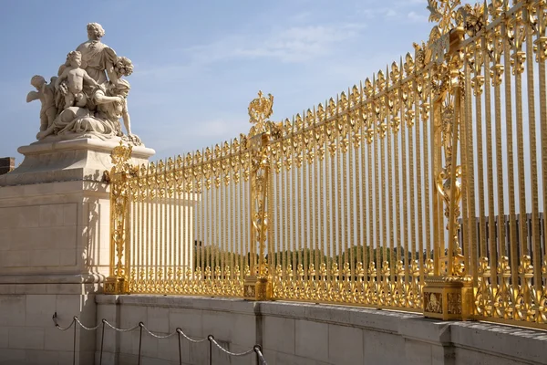 Versailles kapılarını