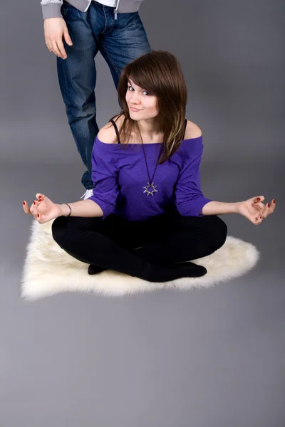 Meditando ragazza — Foto Stock