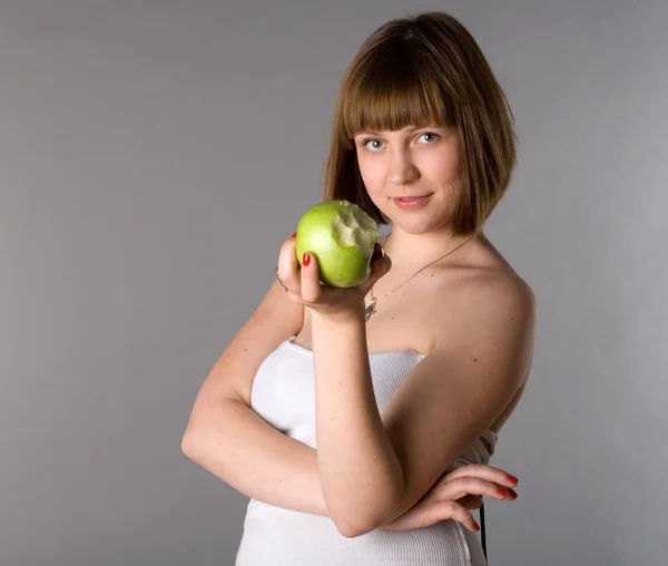사과를 든 여자 — 스톡 사진