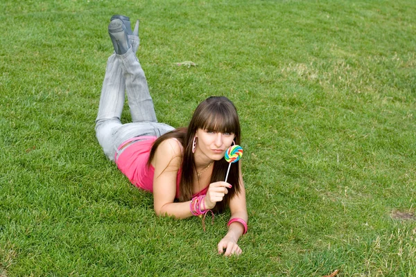 Dívka s lízátkem — Stock fotografie