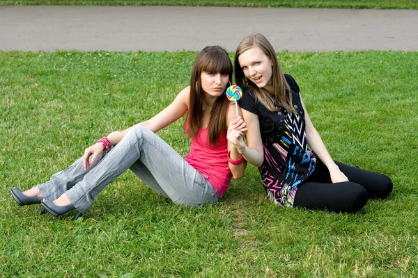 Two female friends — Stock Photo, Image