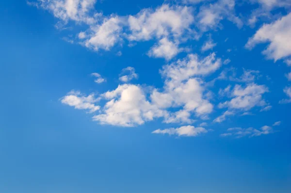 Der Himmel mit Wolken. — Stockfoto