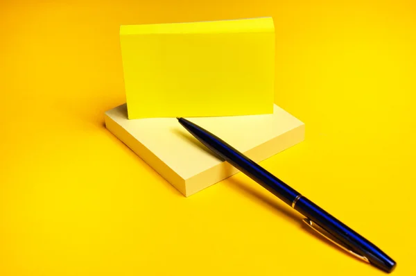 Yellow sticky note — Stock Photo, Image