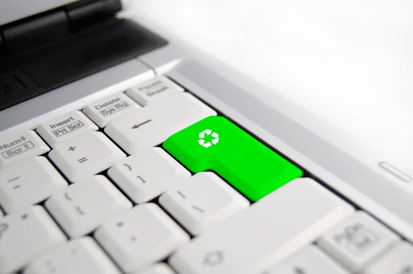 Πληκτρολόγιο του υπολογιστή, με πράσινο εισάγετε κλειδί με σύμβολο, conc επιχειρήσεων ανακύκλωσης — Φωτογραφία Αρχείου