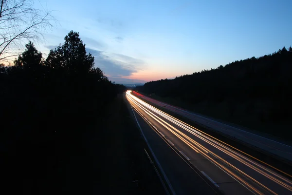 Snelweg - snelweg uitzicht bij late zonsondergang — Stockfoto