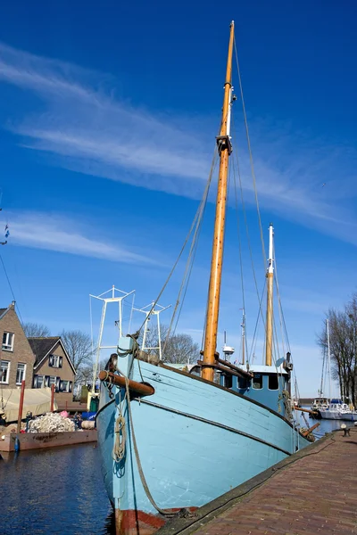 Старая лодка в Нидерландах — стоковое фото