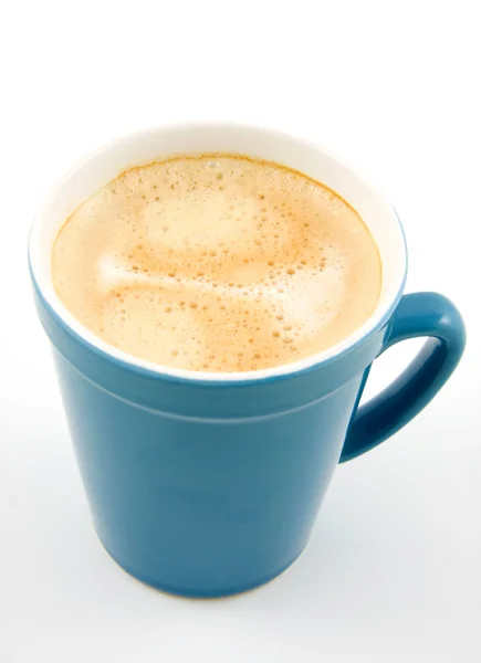 Кофе в синей чашке — стоковое фото