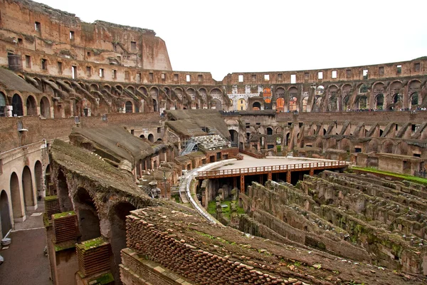 Binnenkant van het colosseum in rome — Stockfoto