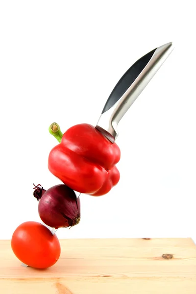 Kniv med grøntsager - Stock-foto